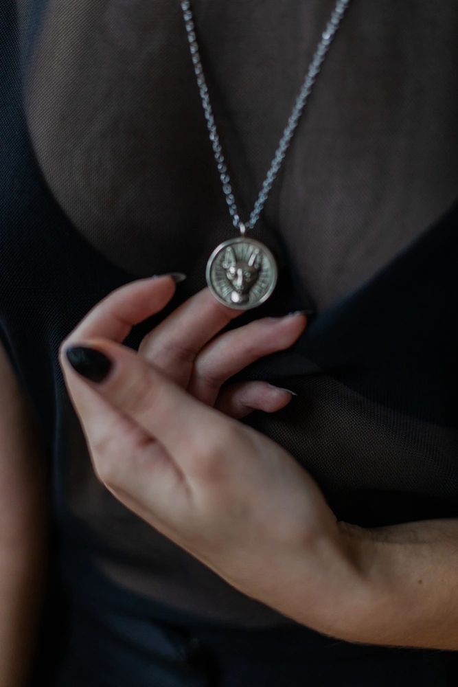 [PM-091] Ägyptische Katzen Göttin Bastet Kette Münze Messing mit Messing Kette